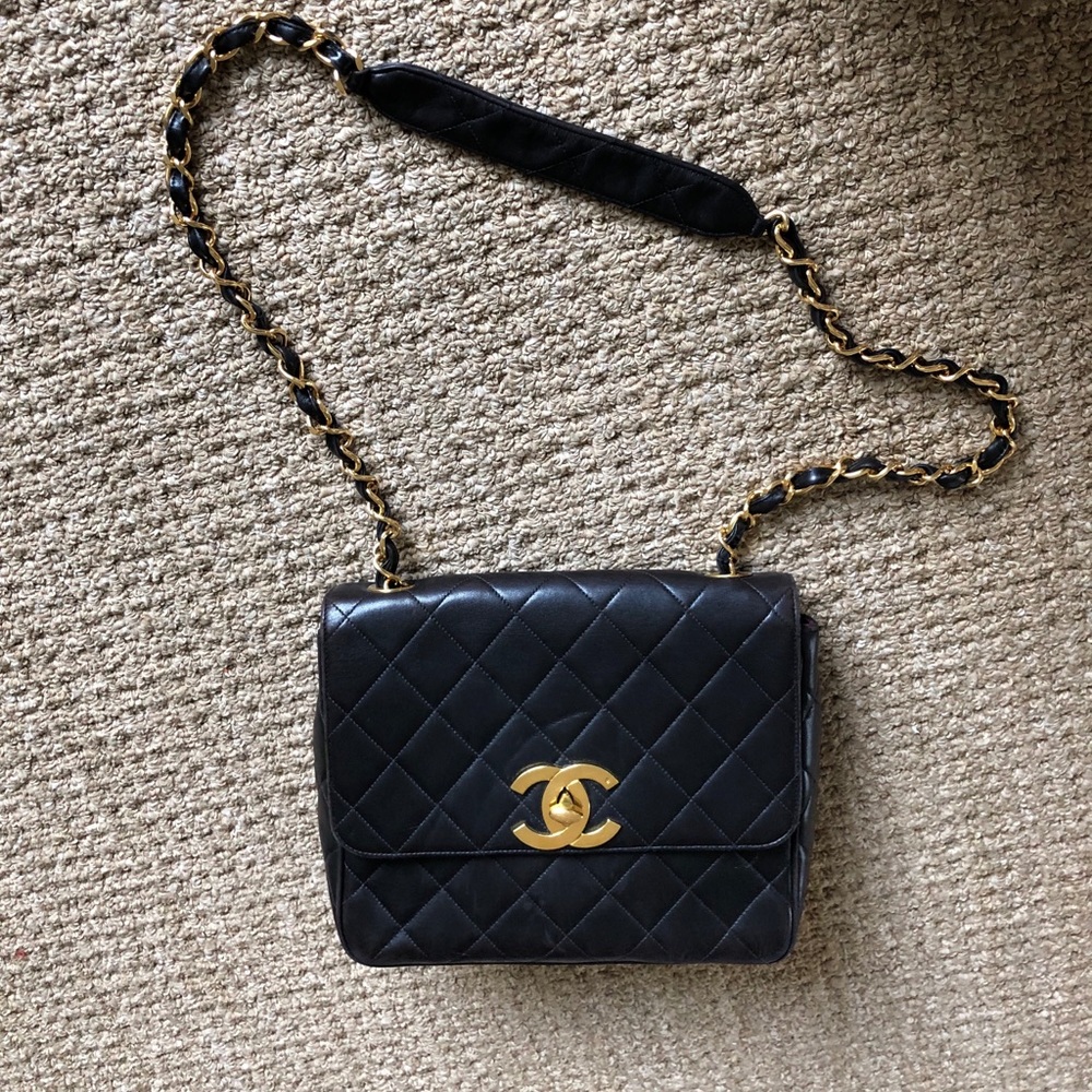 Vintage 90s Chanel jumbo CC quilted bag